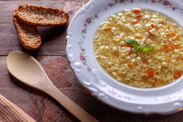 Comment entretenir un jardin d'herbes aromatiques en appartement avec des chats ?